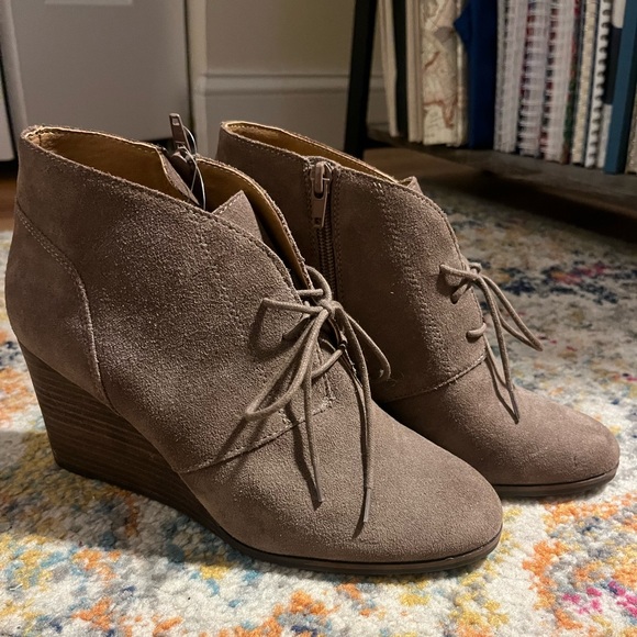 Lucky Brand Light Tan Suede Booties - Never Been Worn - Picture 2 of 11